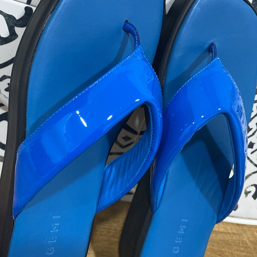 M. Gemí The Rosella Patent Leather Thong Sandals in Blue - Picture 6 of 13